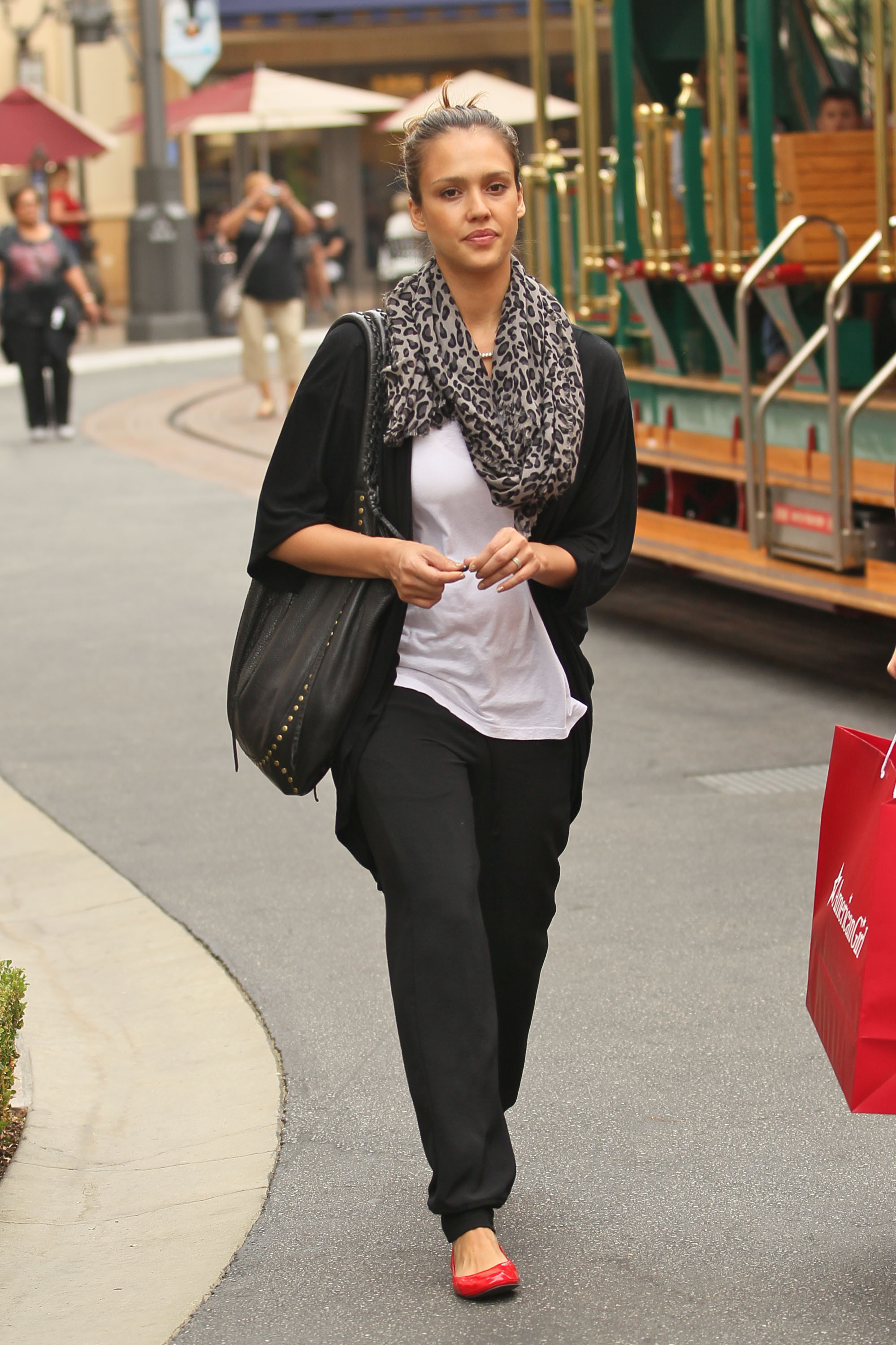 Jessica Alba and Cash Warren go shopping at The Grove | Picture 85942